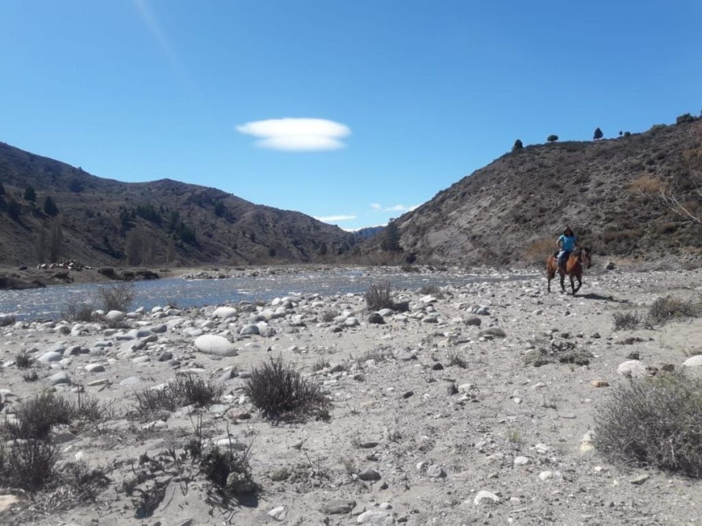 Llegó el frío y la población de Cuyin Manzano no tiene su pasarela