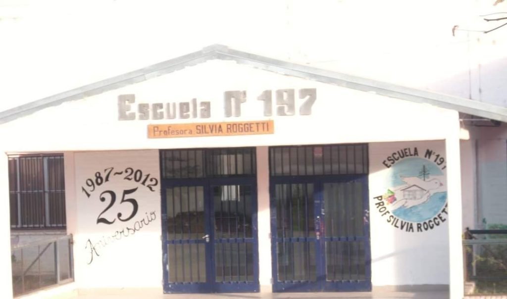 Todo sigue igual: Familias se manifiestan por problemas edilicios de la Escuela 197