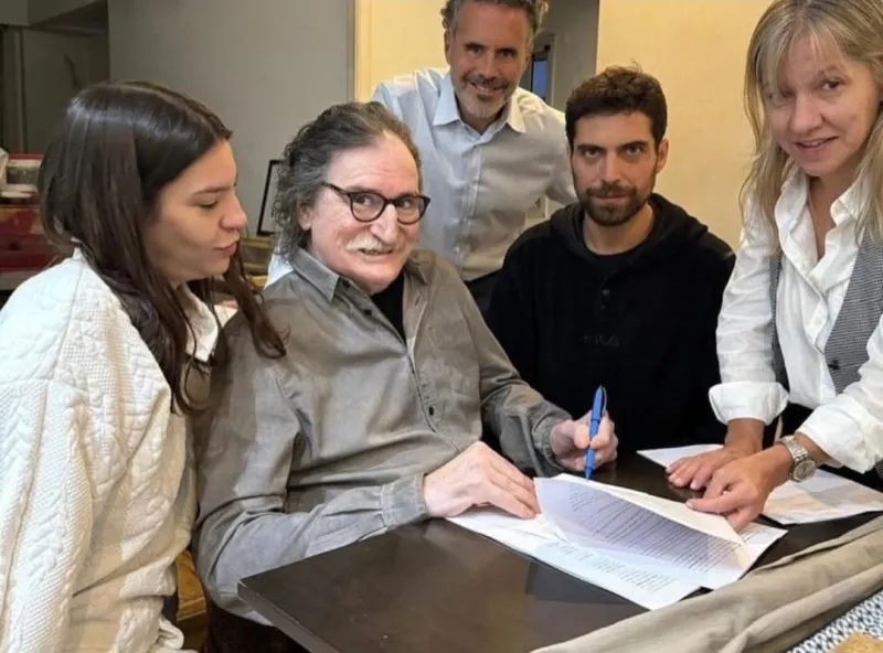 Charly García firmó contrato para editar su nuevo disco