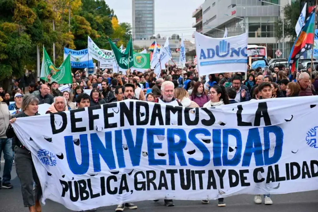 Aumento del 270% en gastos universitarios: Gobierno y rectores acuerdan