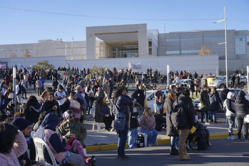 Se aprobó el «adicional por presencialidad a docentes» y hay conflicto en puerta