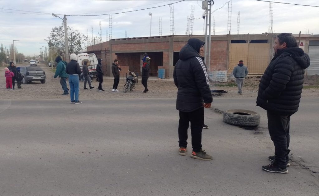 Vecinos se manifestaron y Calf resolvió el corte de energía en Ruca Antu