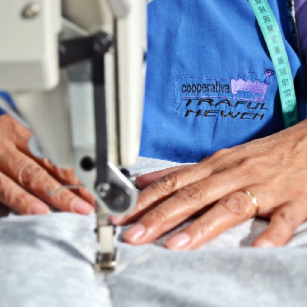 Obreras textiles realizan una permanencia en Casa de Gobierno