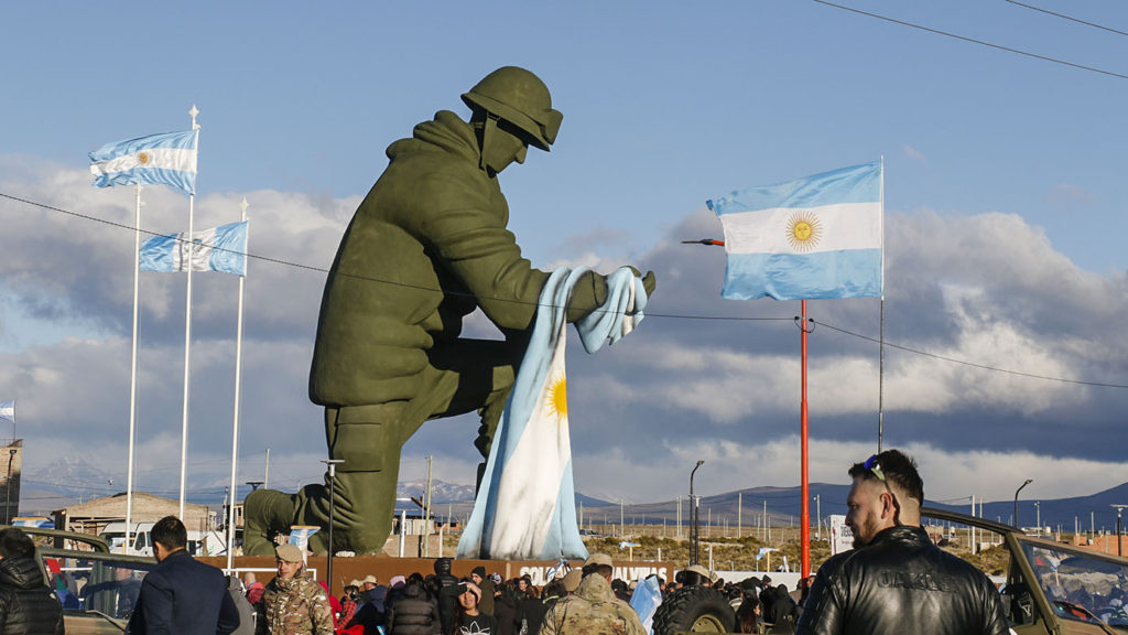 Así es el monumento más grande en Argentina que recuerda a soldados en las Islas Malvinas