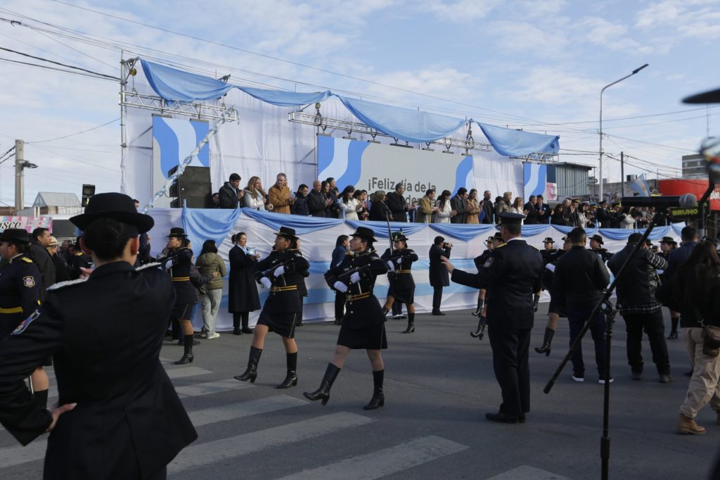 Figueroa y Gaido encabezaron el acto por el 9 de julio en Neuquén capital