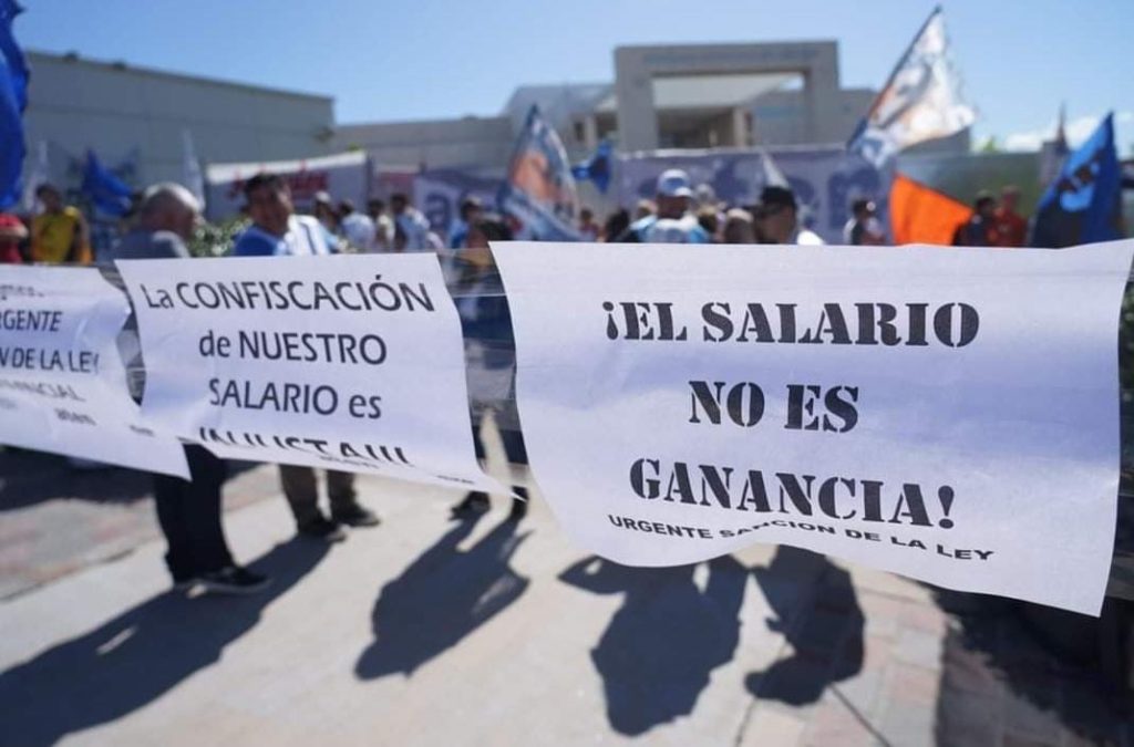 La justicia suspende la aplicación del impuesto a las ganancias a estatales y docentes en Neuquén