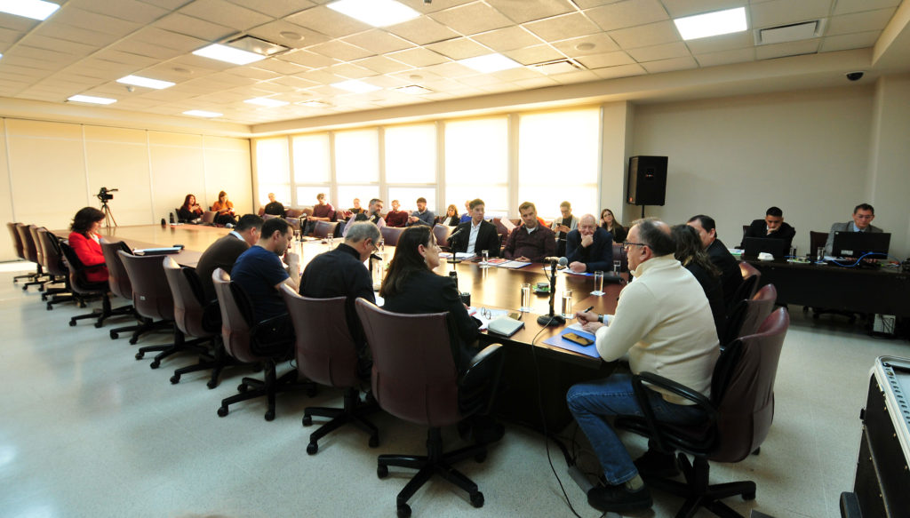 Diputados debaten como implementar la consulta popular en Neuquén