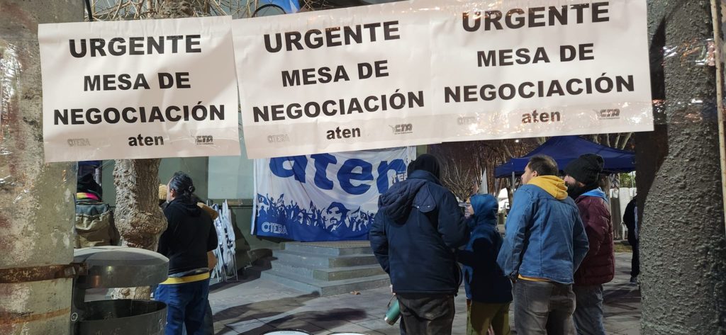 ATEN y el Gobierno Neuquino difunden datos de adhesión al paro