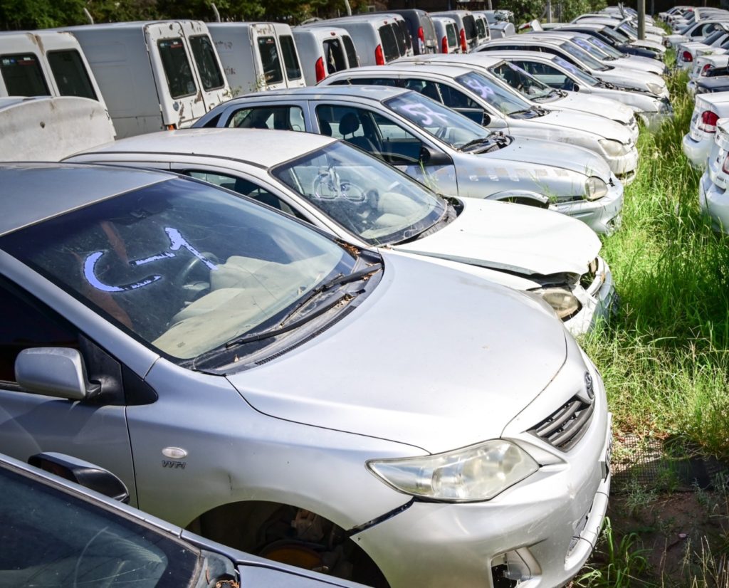Cipolletti pone en movimiento vehículos abandonados en el parque automotor