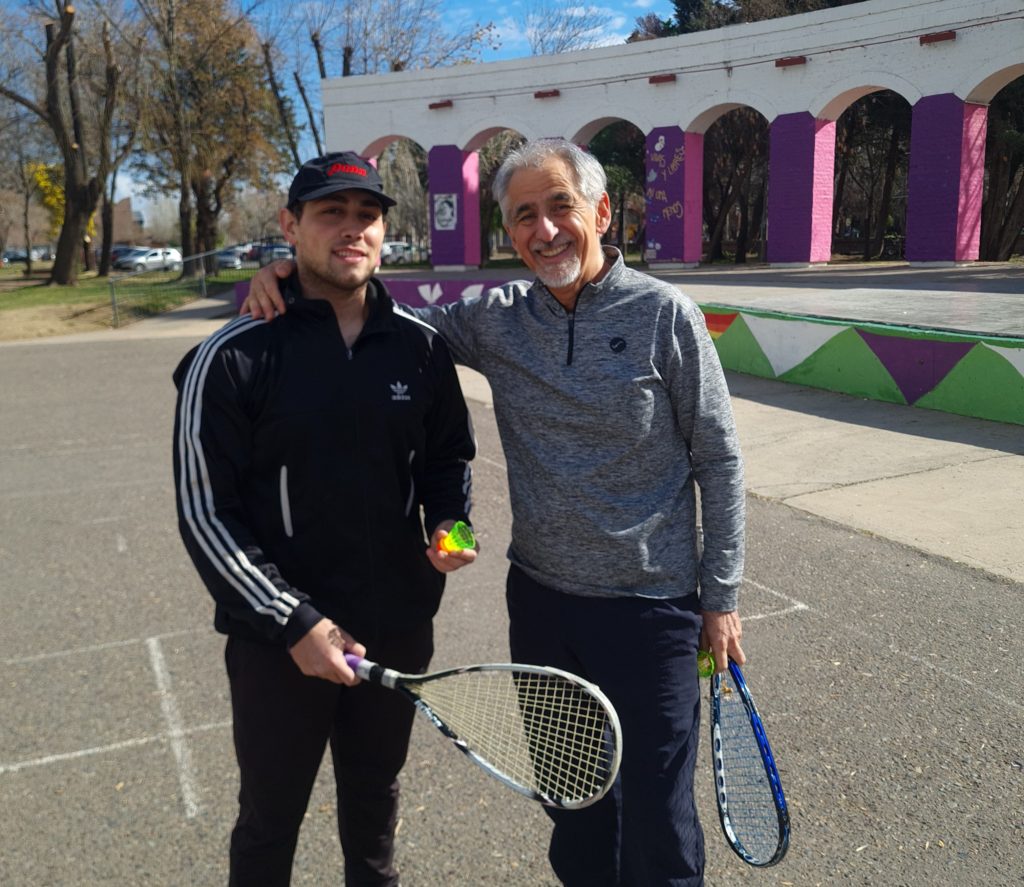 Crossminton, un deporte poco conocido tiene sus aficionados en la ciudad