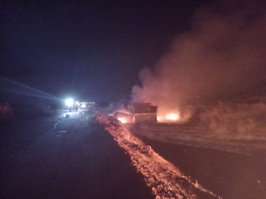 ¡Qué susto!: Camión se incendio en la Ruta 8