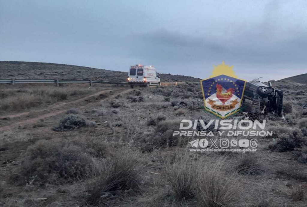 Espectacular vuelco solo provocó daños materiales