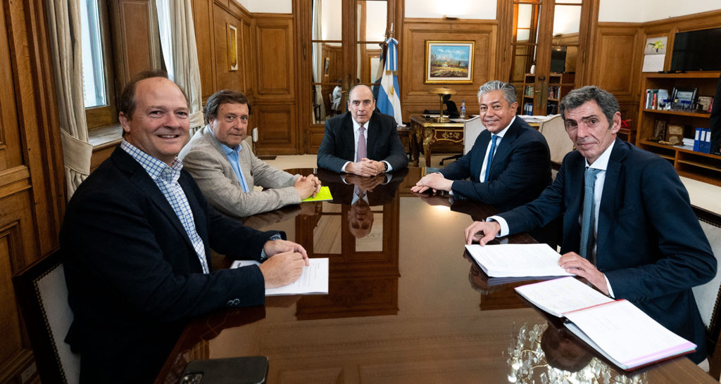 Los gobernadores de Neuquén y Río Negro se reunieron con funcionarios nacionales por las concesiones de las represas hidroeléctricas