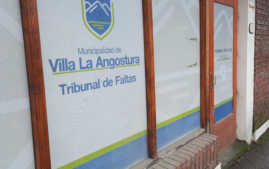 Multaron a la empresa que arrojó desechos cloacales al lago Nahuel Huapi