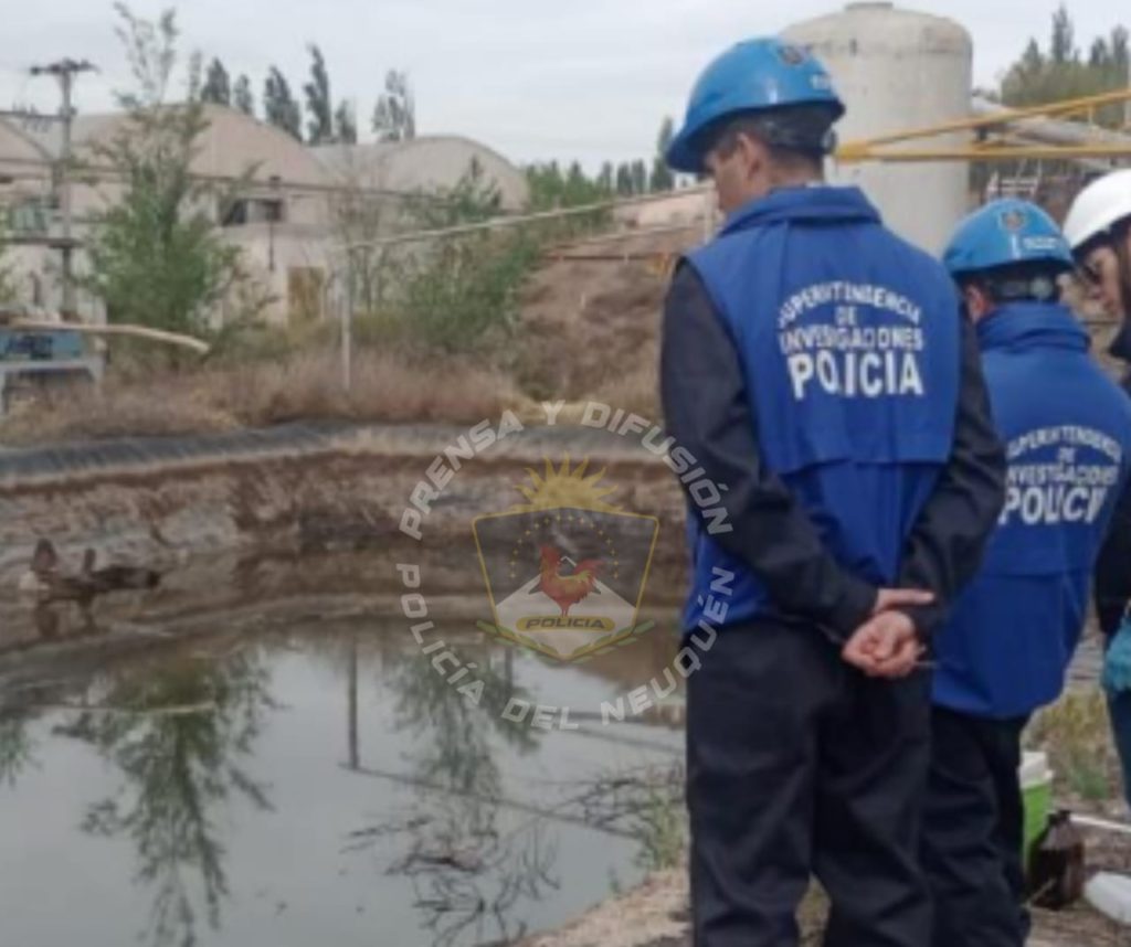 Allanamientos y detenciones por contaminación ambiental en Centenario