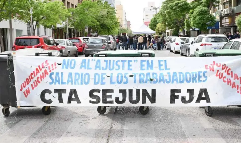 Protesta de empleados judiciales en el centro de Neuquén