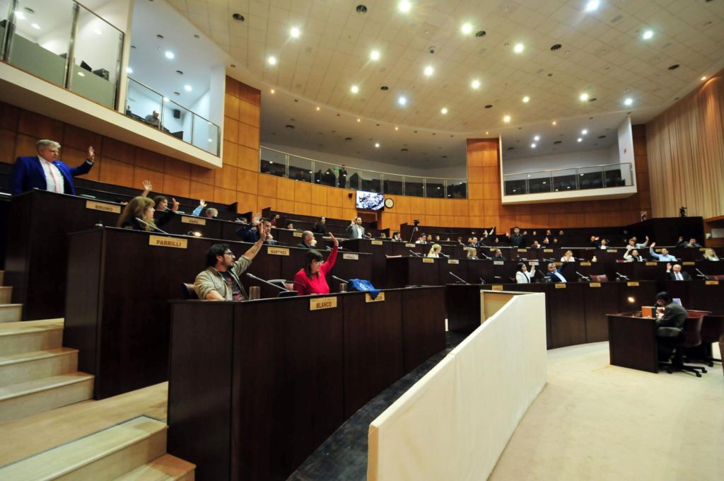 Legisladores repudiaron el fallo judicial internacional contra YPF