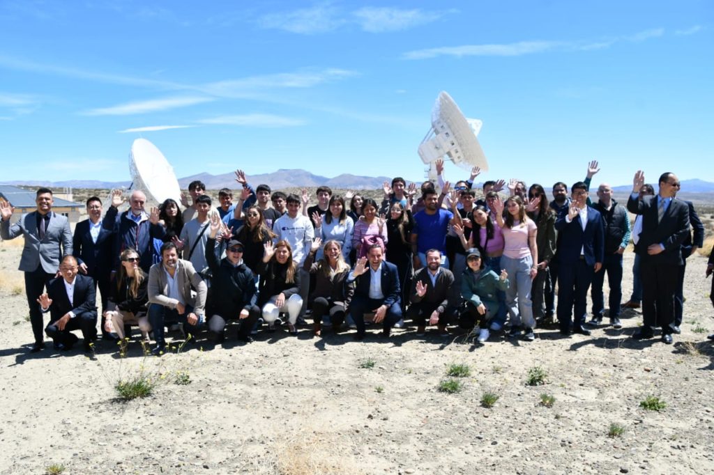 La vicegobernadora recorrió la estación espacial china en Neuquén
