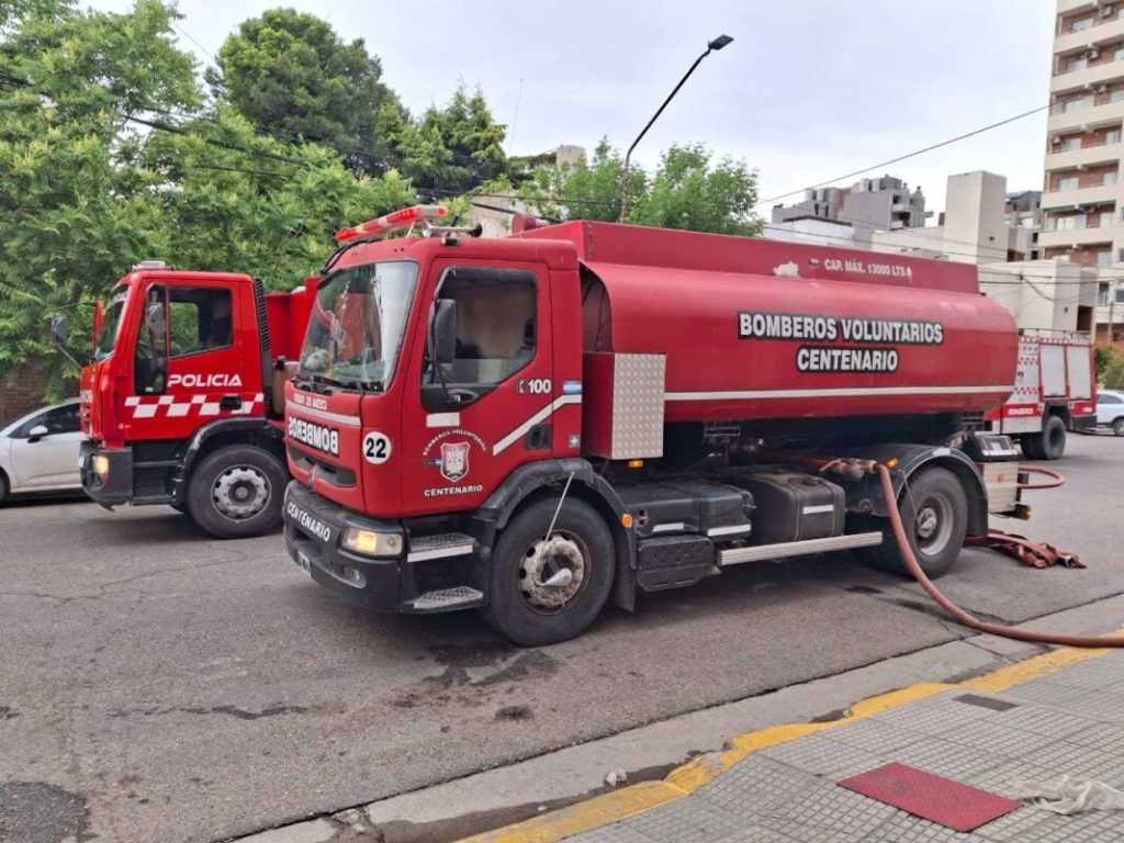 ¿Qué pasó con el incendio en el centro?: Varias dotaciones de bomberos acudieron al depósito en llamas