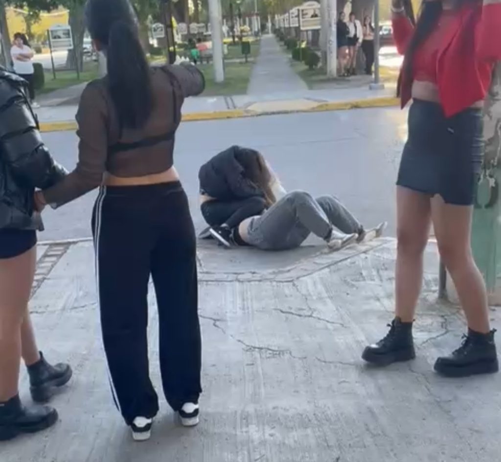 Dos personas heridas tras una pelea callejera en Allen