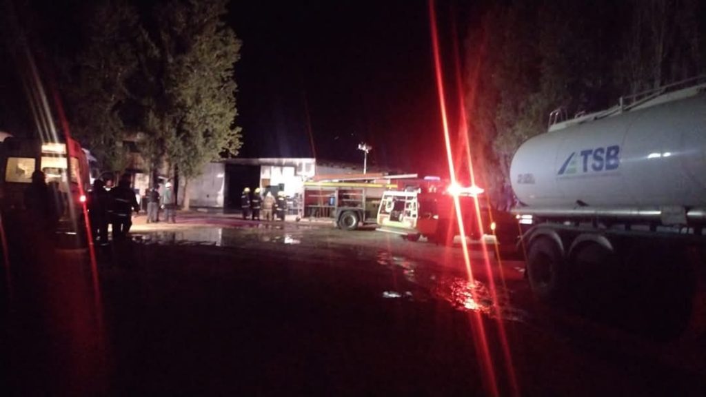 Bomberos de Rincón de los Sauces piden ayuda para reponer elementos dañados durante un incendio en una empresa