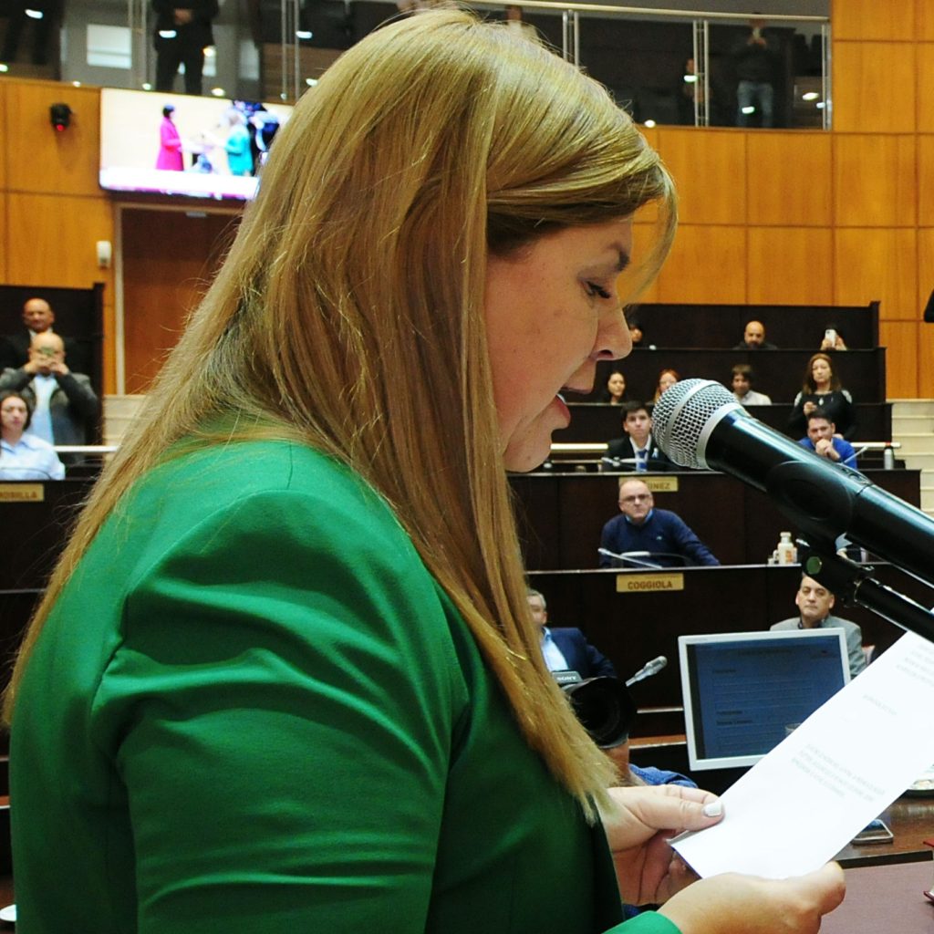 ¿Qué día fue convocada Gloria Ruiz para defenderse tras el informe de la comisión investigadora?