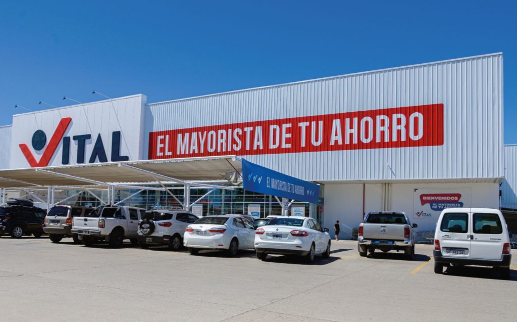 Repudiable: Dejaron a una nena encerrada en el vehículo mientras hacían compras en un mayorista