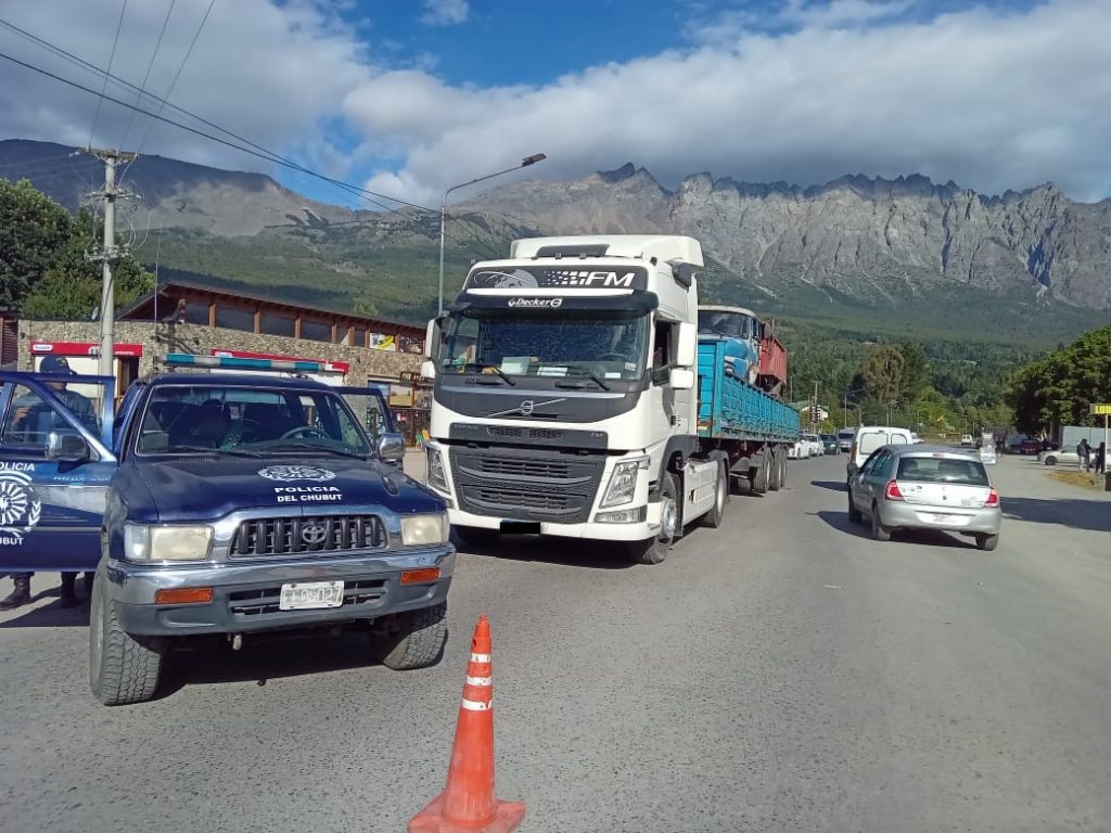 Detuvieron en El Bolsón a un camionero que huyó de un control vial en Chubut y conducía ebrio
