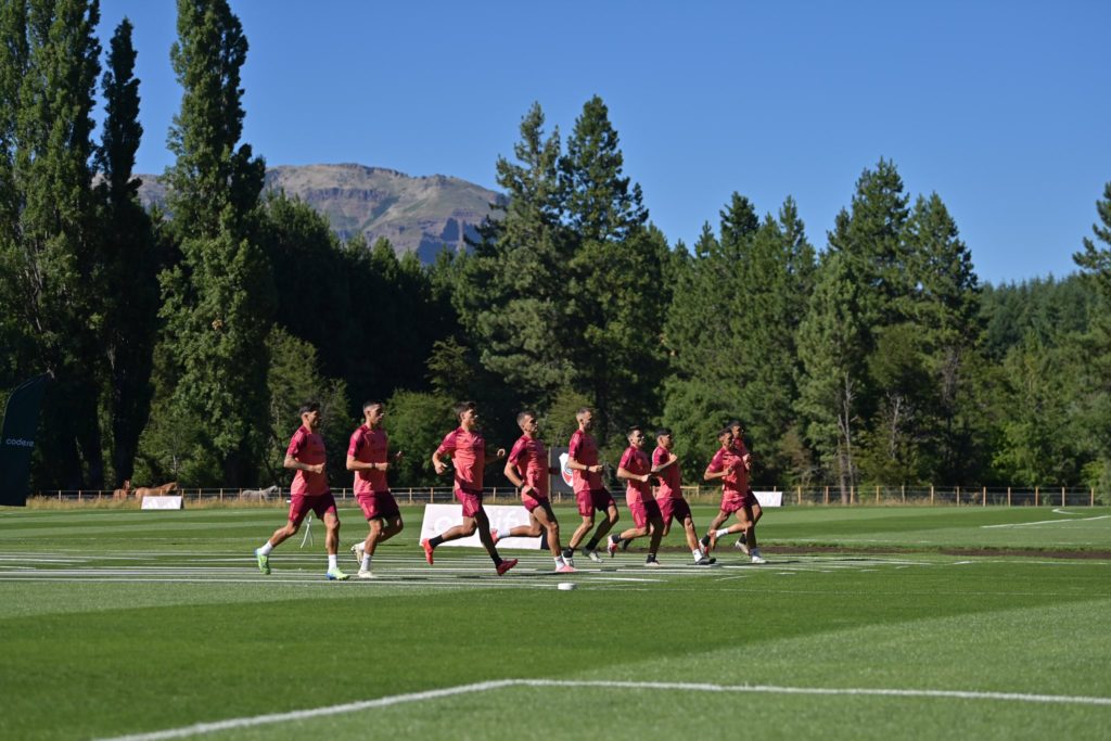 River ya se entrena en San Martín de los Andes
