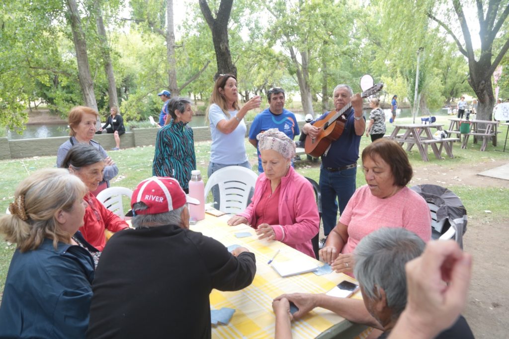 Más de 600 adultos mayores disfrutan de las colonias de verano de la Municipalidad de Neuquén