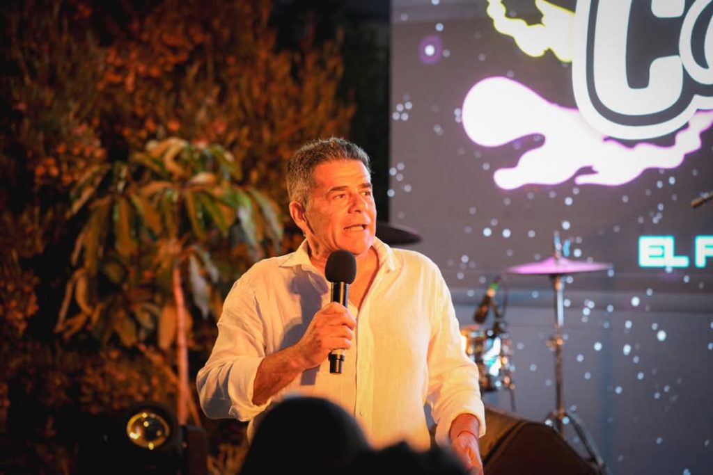 Julian Weich en Neuquén: Entre la conducción de la Fiesta de la Confluencia y su interés por la población carcelaria