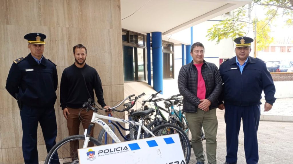 Policía entregó bicicletas a organizaciones solidarias