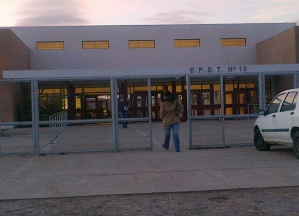 Alumnas se golpearon a la salida de la escuela y una madre intervino para defender a su hija
