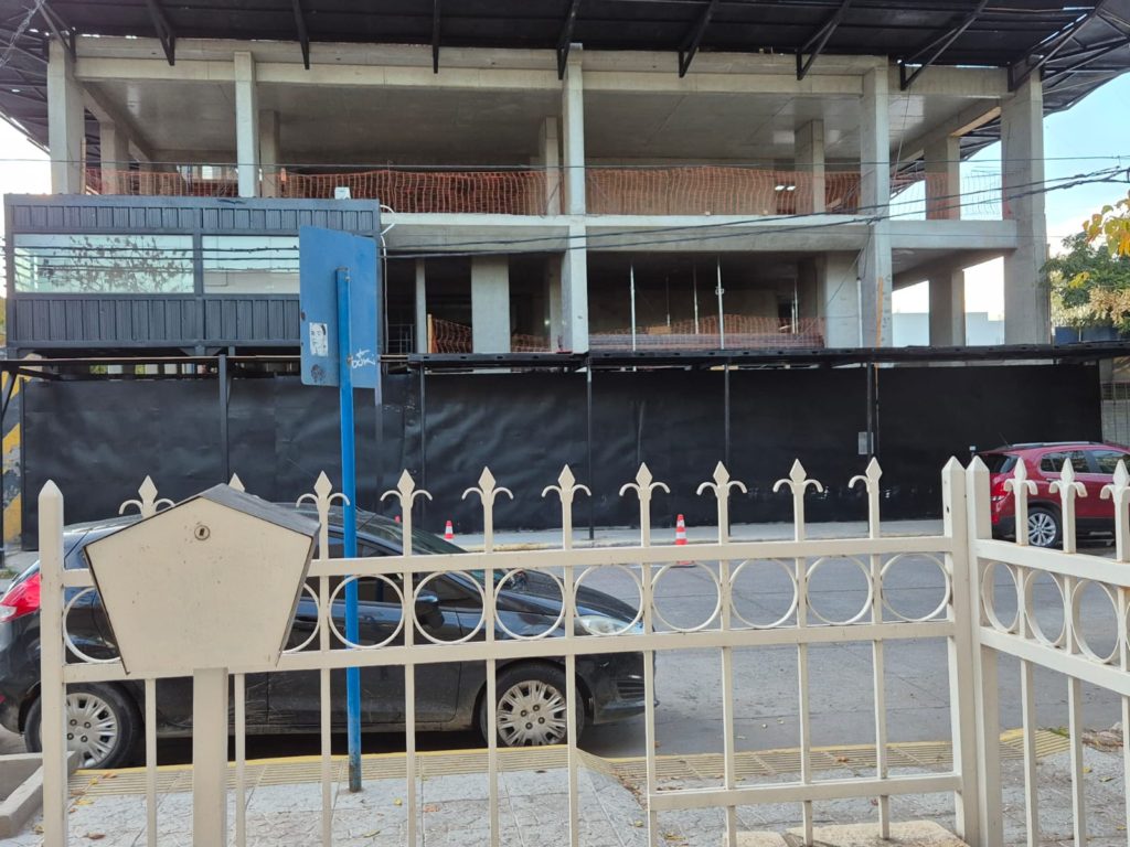 ¿Quién controla a los edificios en construcción?