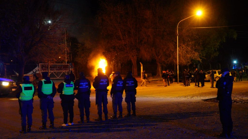 El corte en la Ruta 7 esta en pausa por la presencia  de la policía