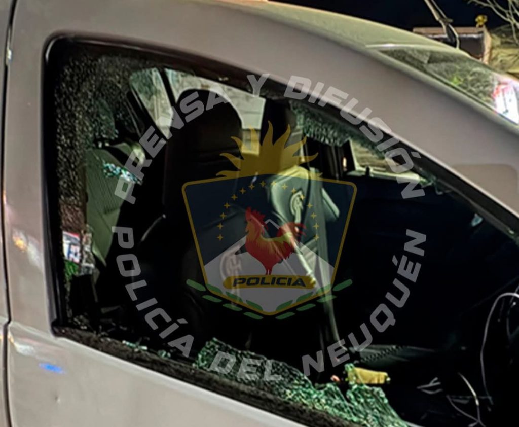 Rompió el cristal de un taxi y terminó preso