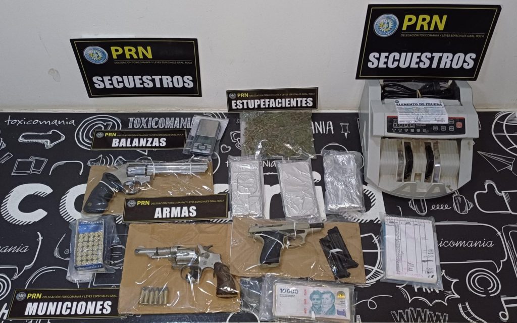 Roca: Secuestraron drogas, armas y dinero tras allanamientos en varios domicilios