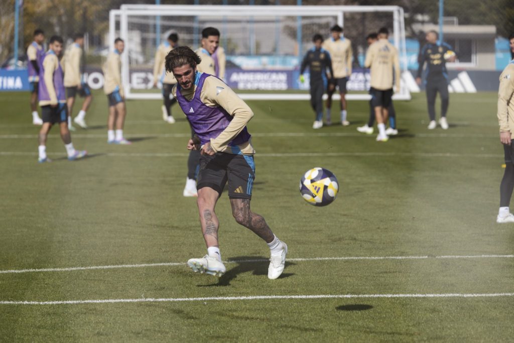 Argentina juega ante Chile: Hora, TV y todo lo que hay que saber