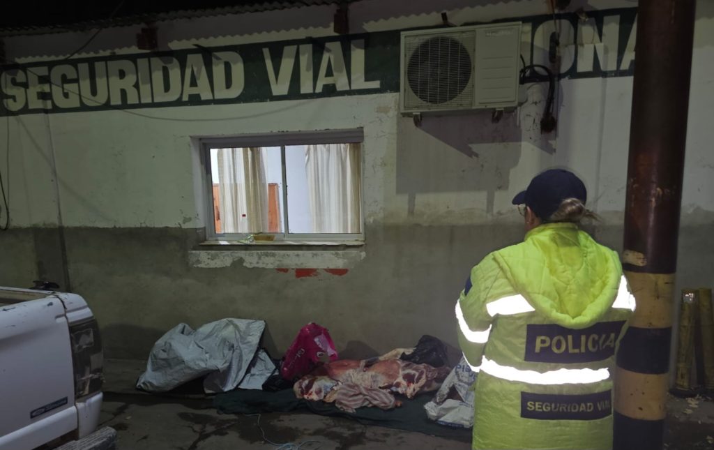Secuestraron varios kilos de carne ocultos en una camioneta