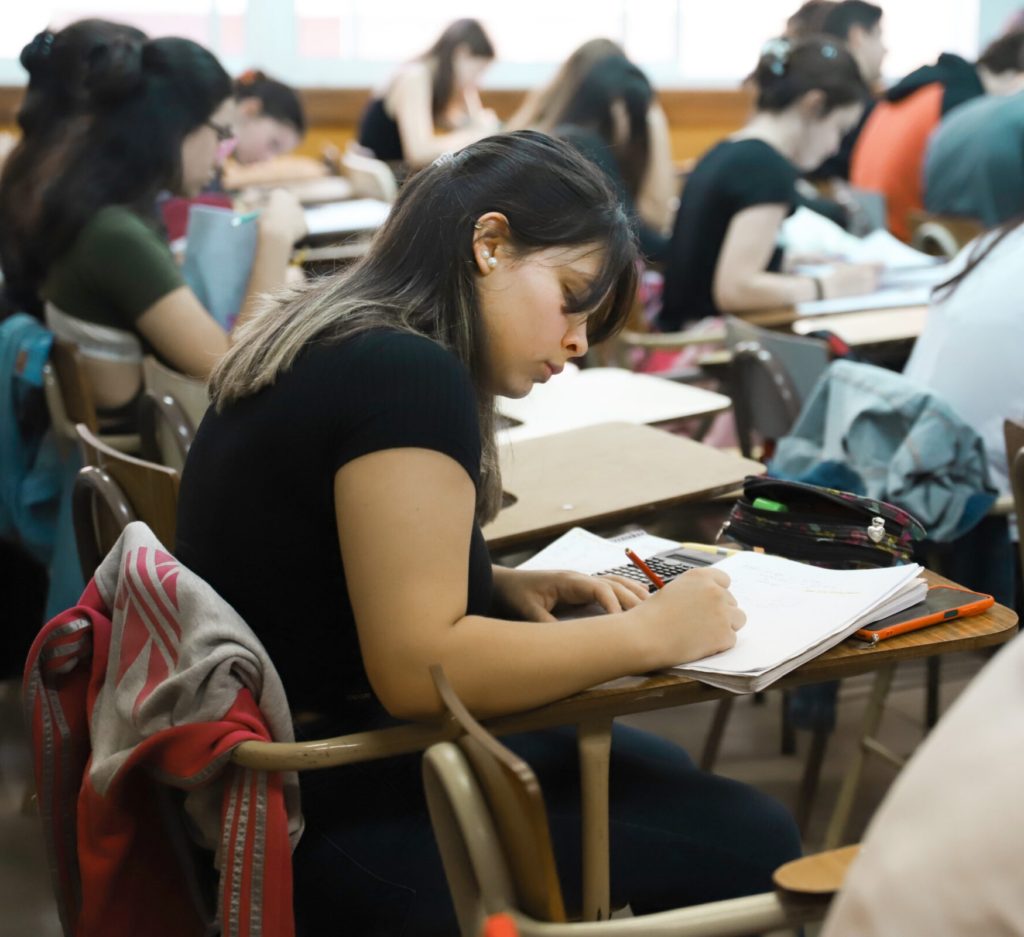 Se abre una ventana para inscribirse y revalidar el Boleto Estudiantil Neuquino Gratuito