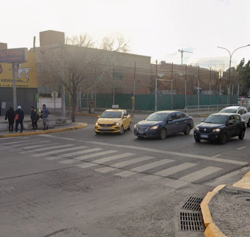 Lunes accidentado: Quisieron ganarle al semáforo y chocaron en una esquina céntrica