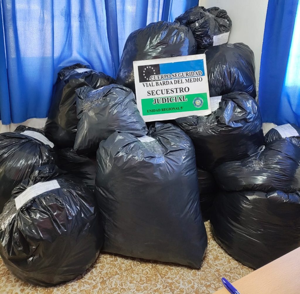 Policías detectaron el transporte irregular de indumentaria con marcas apócrifas