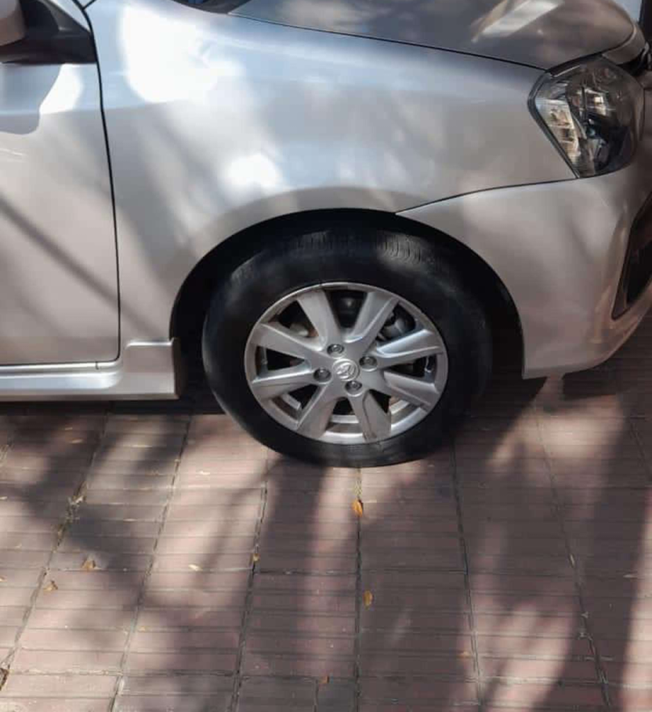 Se multará a quienes dejen autos u otros elementos que obstruyan las veredas de la ciudad