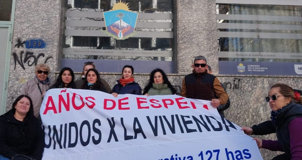 Damnificados de la Cooperativa 127 Hectáreas marchan a Personería Jurídica de Neuquén