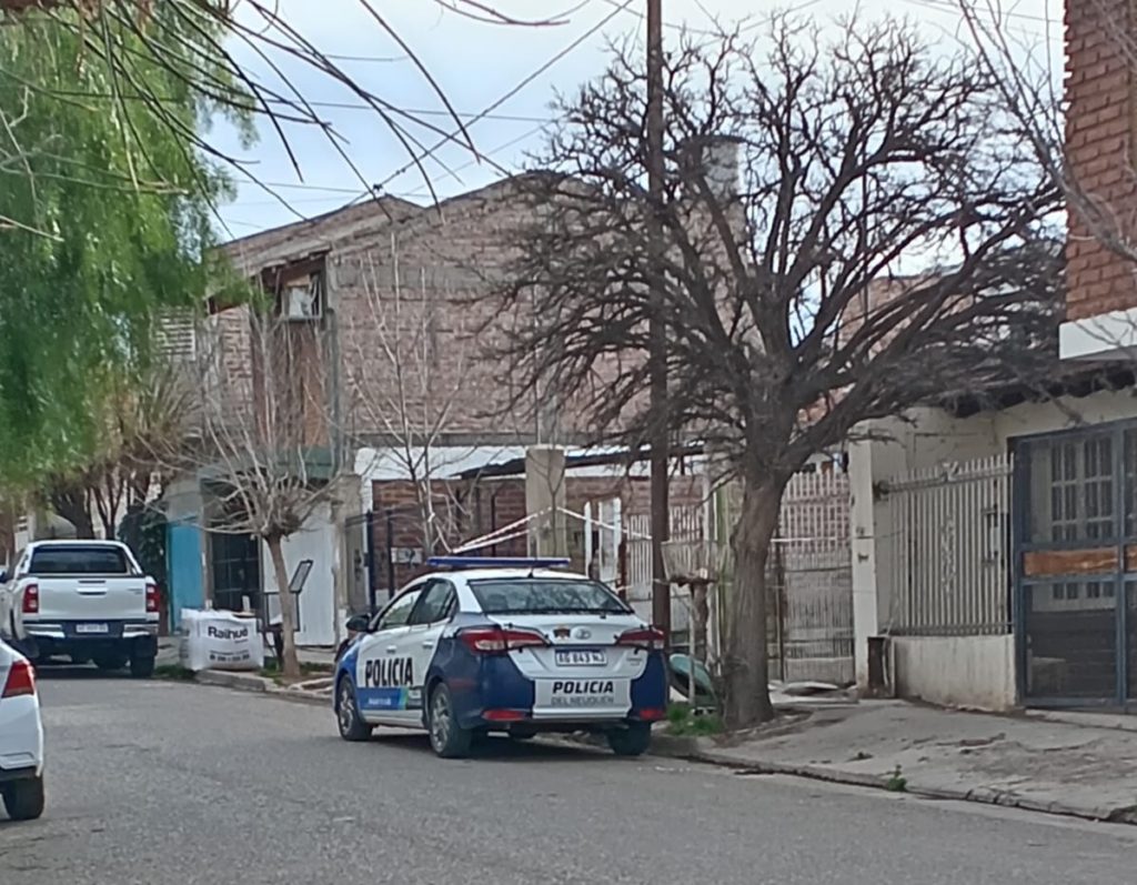 Liberaron a la pareja de la policía que murió en su casa en el barrio Melipal