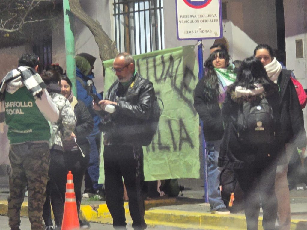 Trabajadores piden el pase a planta permanente en Hacienda de Neuquén