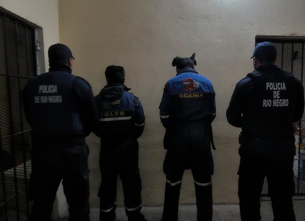 Hombres extranjeros fueron detenidos por ingresar ilegalmente