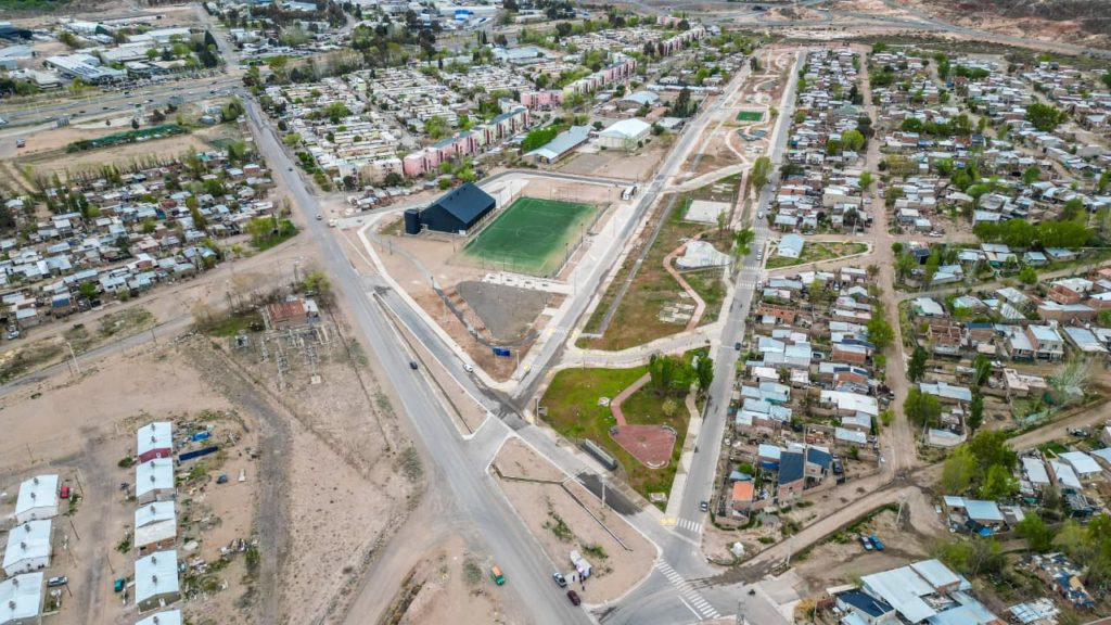 Inauguraron 30 nuevas cuadras en Parque Industrial y anunciaron más obras en el sector