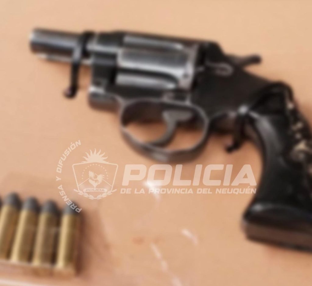 Cuidado con el albañil: Obreros discutieron en la obra y uno sacó un arma para amenazar