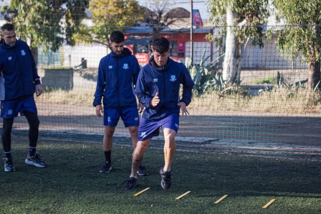Deportivo Rincón entrenó en Bahía Blanca en la previa al partido ante Villa Mitre